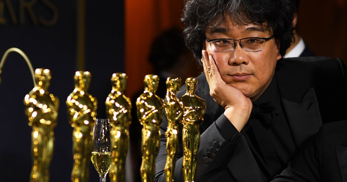 Oscars 2020: Bong Joon Ho Apologizes to Engravers for Awards